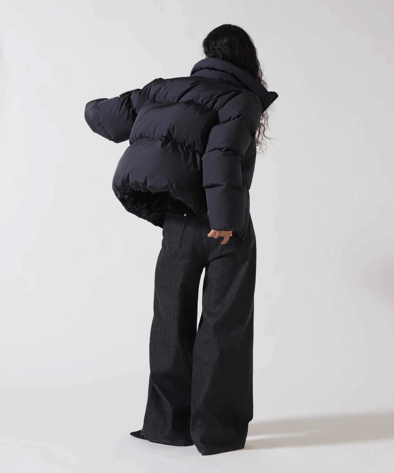 SIERRA SHORT PUFFER W ｜アルファ インダストリーズ