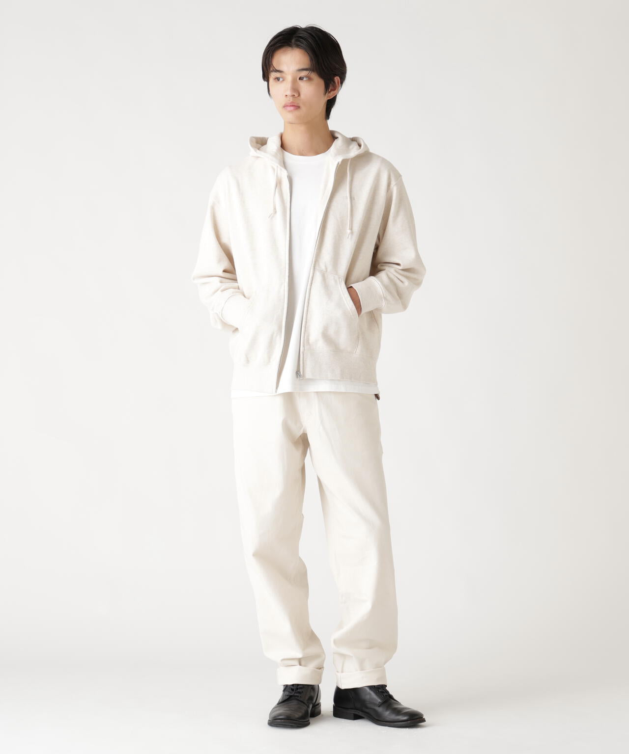 H:183cm C:87cm W:67cm H:90cm 着用サイズ：L