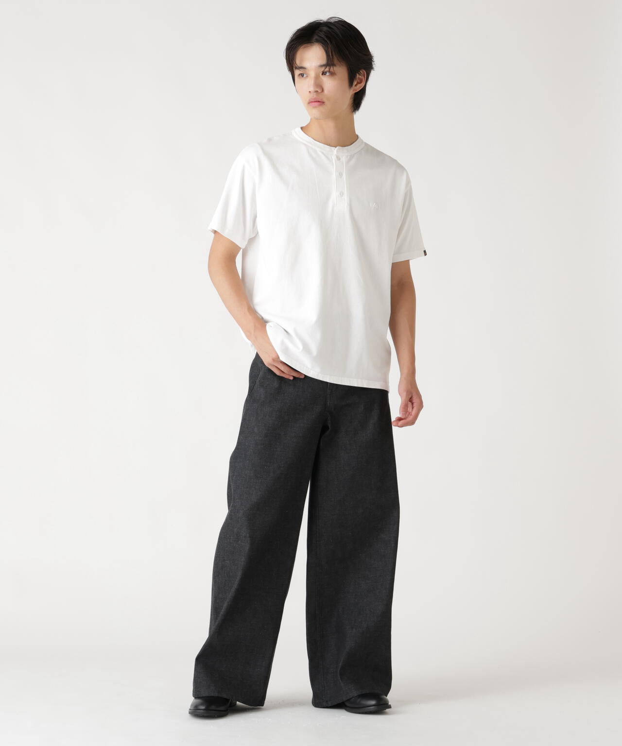 SNOW WASH SS HENLEY NECK T-SHIRT