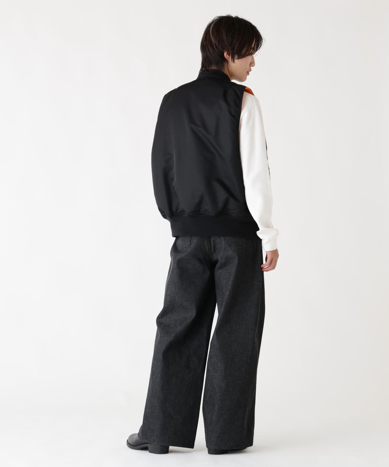 H:183cm C:87cm W:67cm H:90cm 着用サイズ：L
