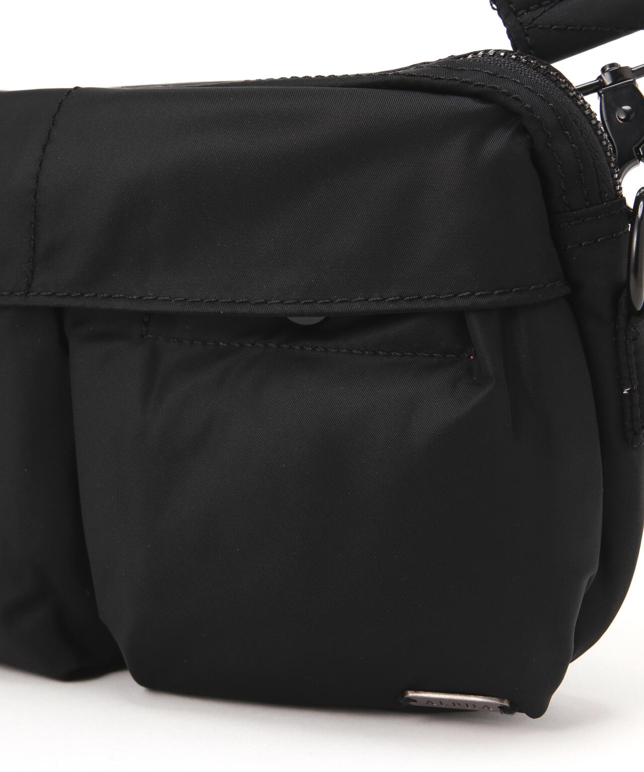 NYLON MESSENGER BAG